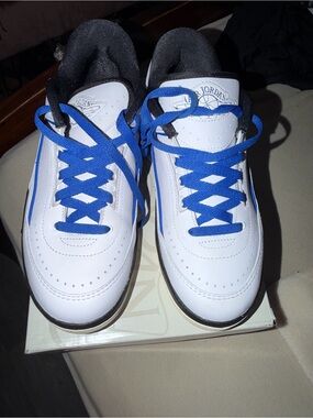 Jordan WMNS Air Jordan 2 Retro Low in White, Royal Blue, Black
